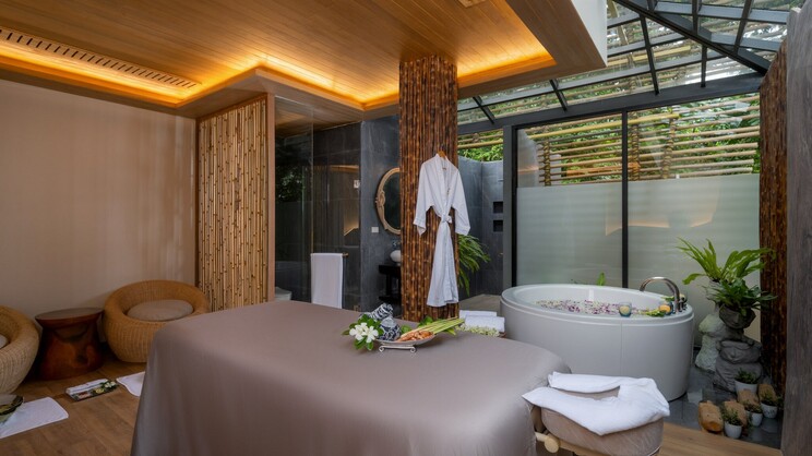 Sinae Phuket Luxury Hotel